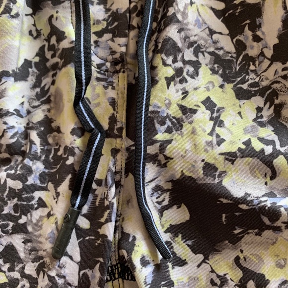 ❌SOLD❌Lululemon drawstring pant - Picture 7 of 9